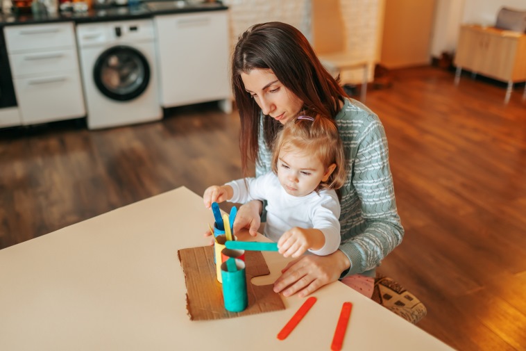 Conhecer o desenvolvimento do bebê e da criança é uma das habilidades que levam a práticas parentais bem-sucedidas