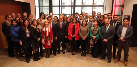 Los encargados de formular políticas y las partes interesadas nacionales de todos los sectores pertinentes en la formación de la UNODC sobre la naturaleza, prevención y tratamiento de los trastornos del consumo