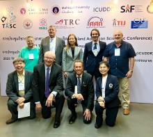The head of addictology department of First faculty and General university hospital Prague of Charles university and head of ISSUP Czech Republic Professor Miovsky, the US Ambassador to Thailand, executive director of ICUDDR, INL representative Anne Chick with representatives of Mahidol University management.